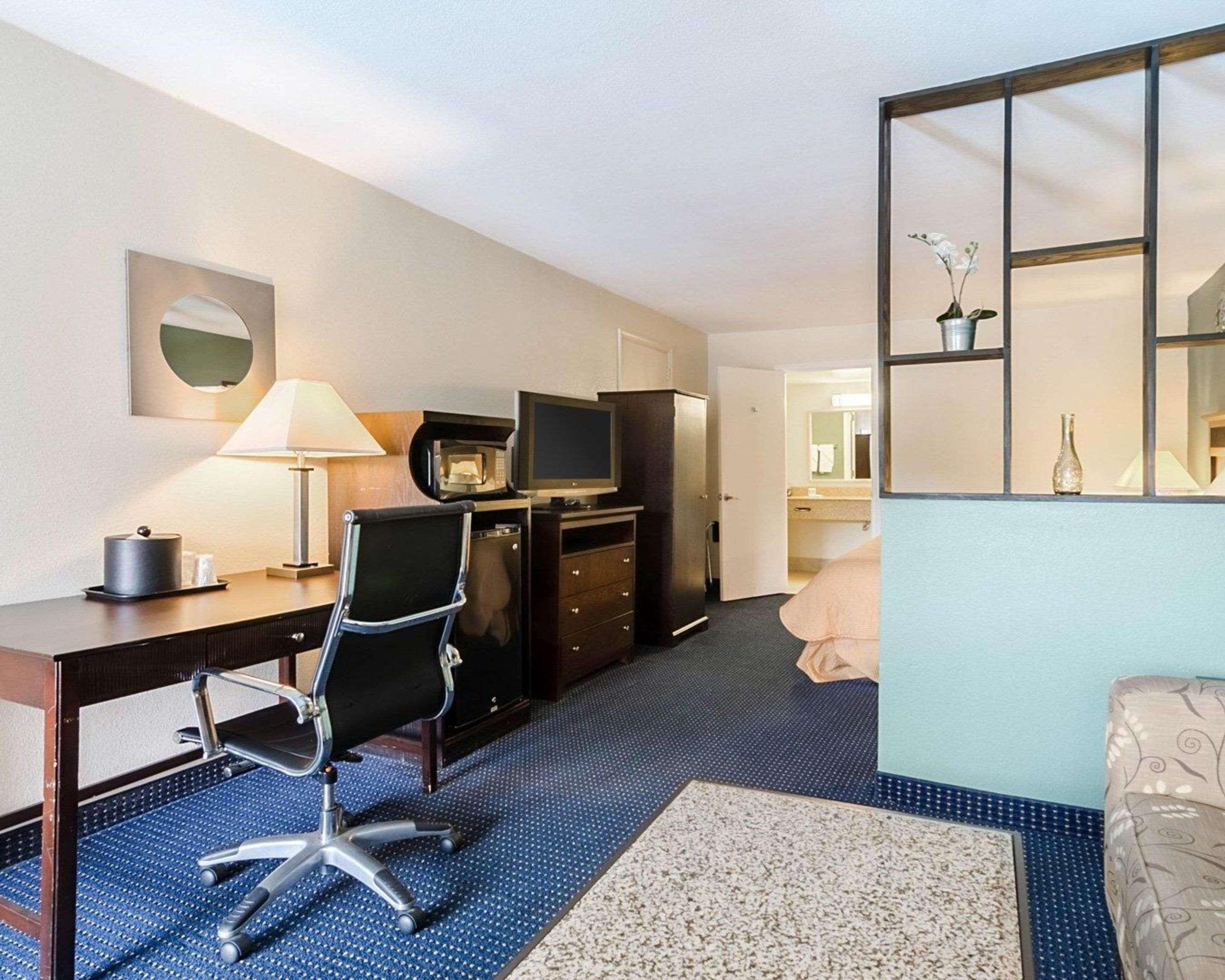 Rodeway Inn & Suites Williamsburg Central Εξωτερικό φωτογραφία