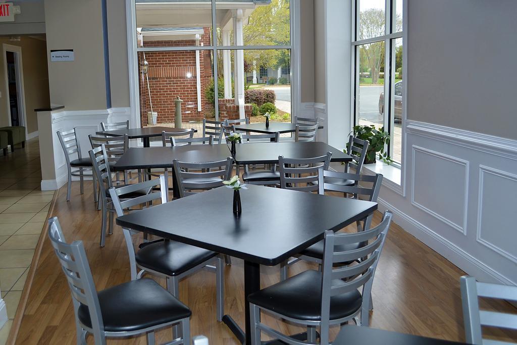 Rodeway Inn & Suites Williamsburg Central Εξωτερικό φωτογραφία