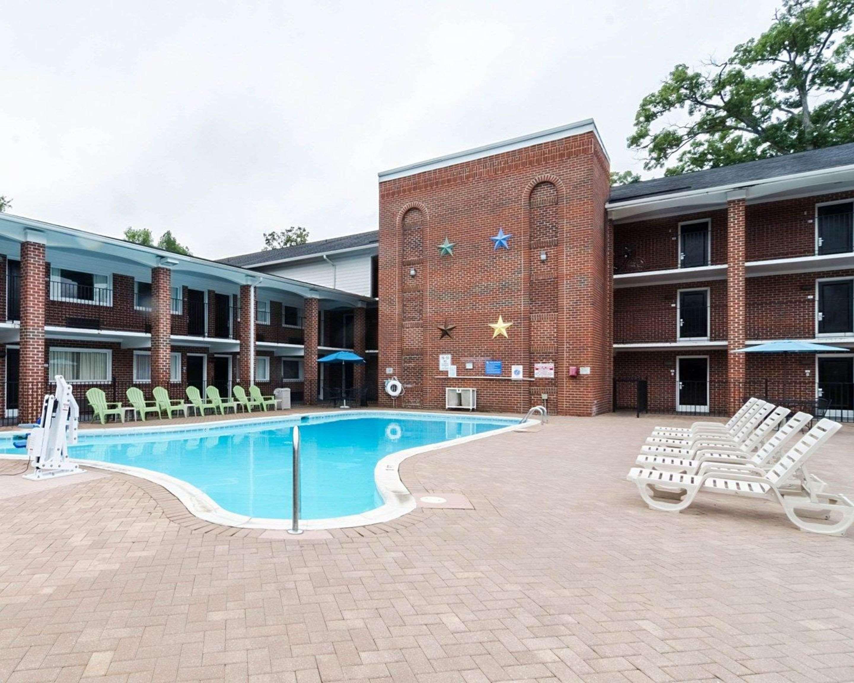 Rodeway Inn & Suites Williamsburg Central Εξωτερικό φωτογραφία