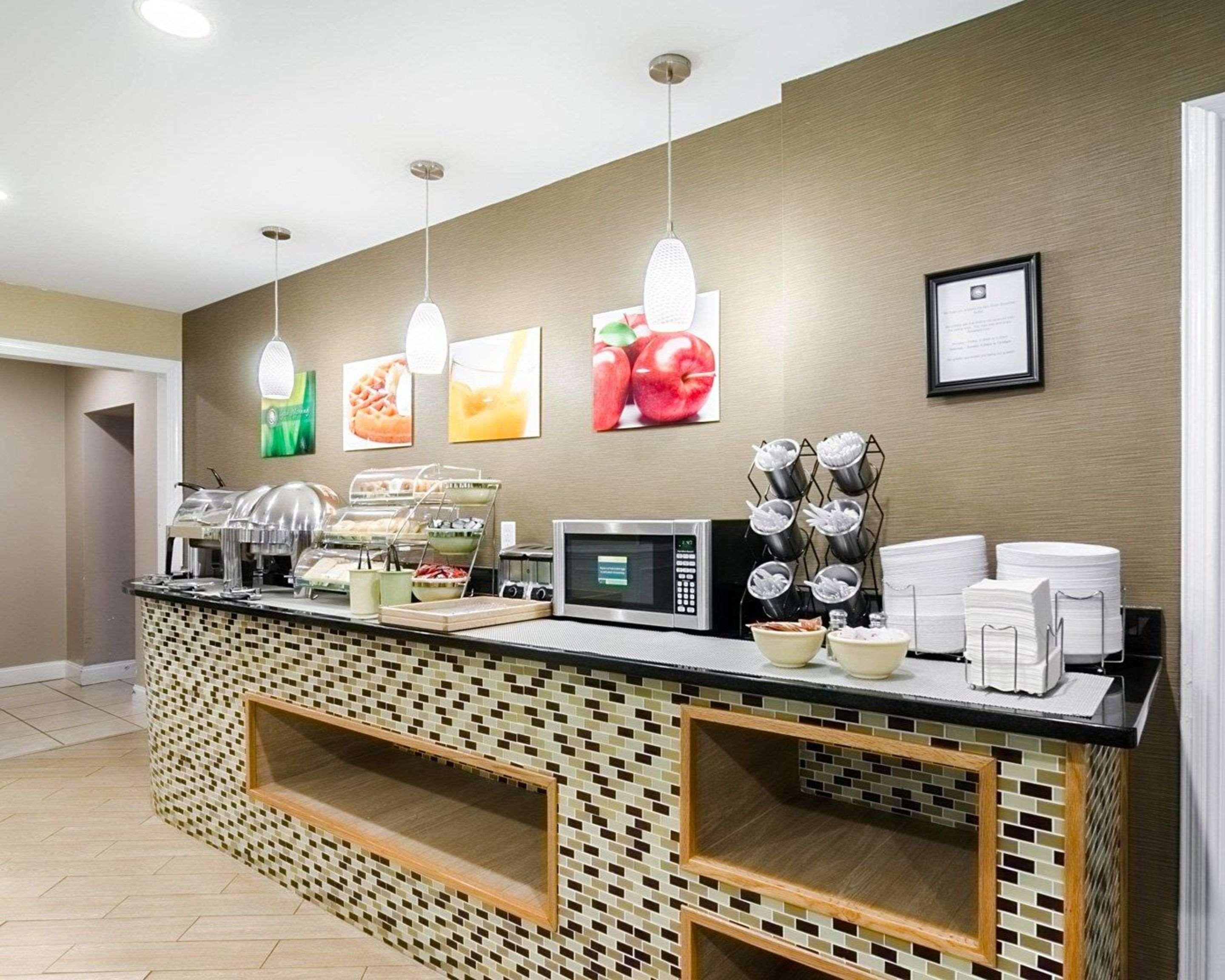 Rodeway Inn & Suites Williamsburg Central Εξωτερικό φωτογραφία
